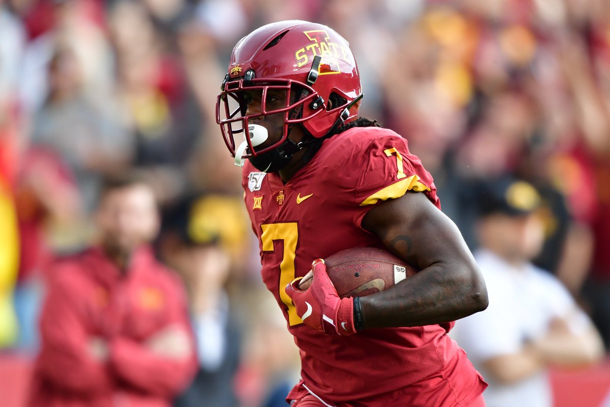 CycloneFB's tweet photo. Enjoy a few 1st Q action shots while we wait out our second lightning delay.
ISU 7, UI 3 with 13:24 left in 2nd Q.
#ProveIt #CyHawk
🌪️🚨🌪️ https://t.co/8aNFupQUN8