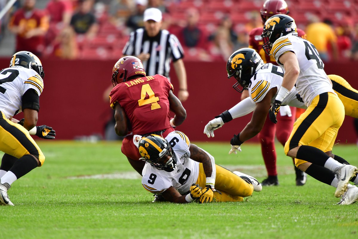 CycloneFB's tweet photo. Enjoy a few 1st Q action shots while we wait out our second lightning delay.
ISU 7, UI 3 with 13:24 left in 2nd Q.
#ProveIt #CyHawk
🌪️🚨🌪️ https://t.co/8aNFupQUN8