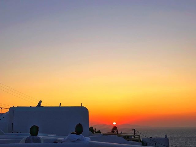 bpixel77's tweet photo. four of those boring sunsets to go.. enjoy .
.
.
.
.
 #sunset #again #sunset_madness #scenicsunset #ibiscushotel #mykonos #greece #serenitytraveller #instalifo #all_sunsets #sunset_greece #unlimitedmykonos #visitgreece #visitmykonos #grandfinale #sunrise… https://t.co/h2eruSnJvF https://t.co/xSK4ndSRfJ