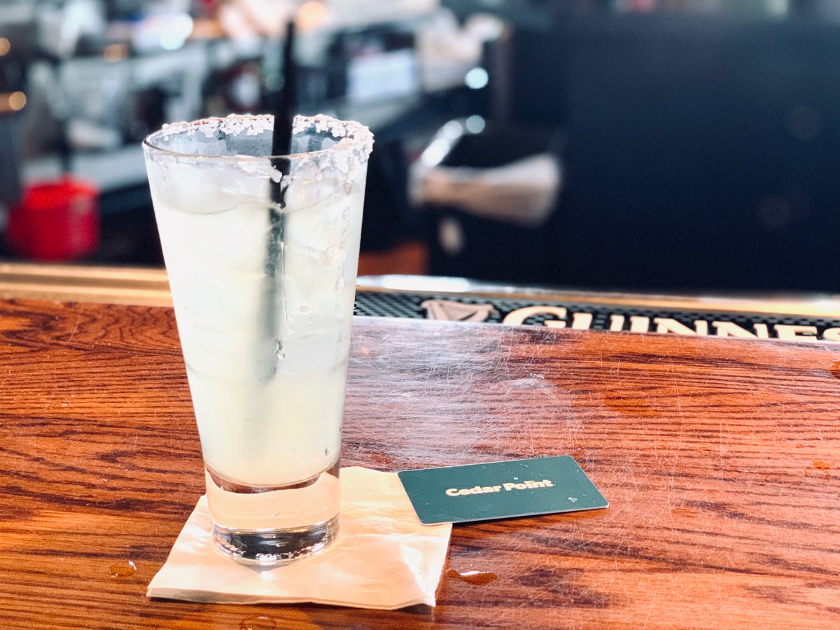 Chatonsworld's tweet photo. After a long day... #hotelbreakers #bloggycon19 https://t.co/L7G12VYcud