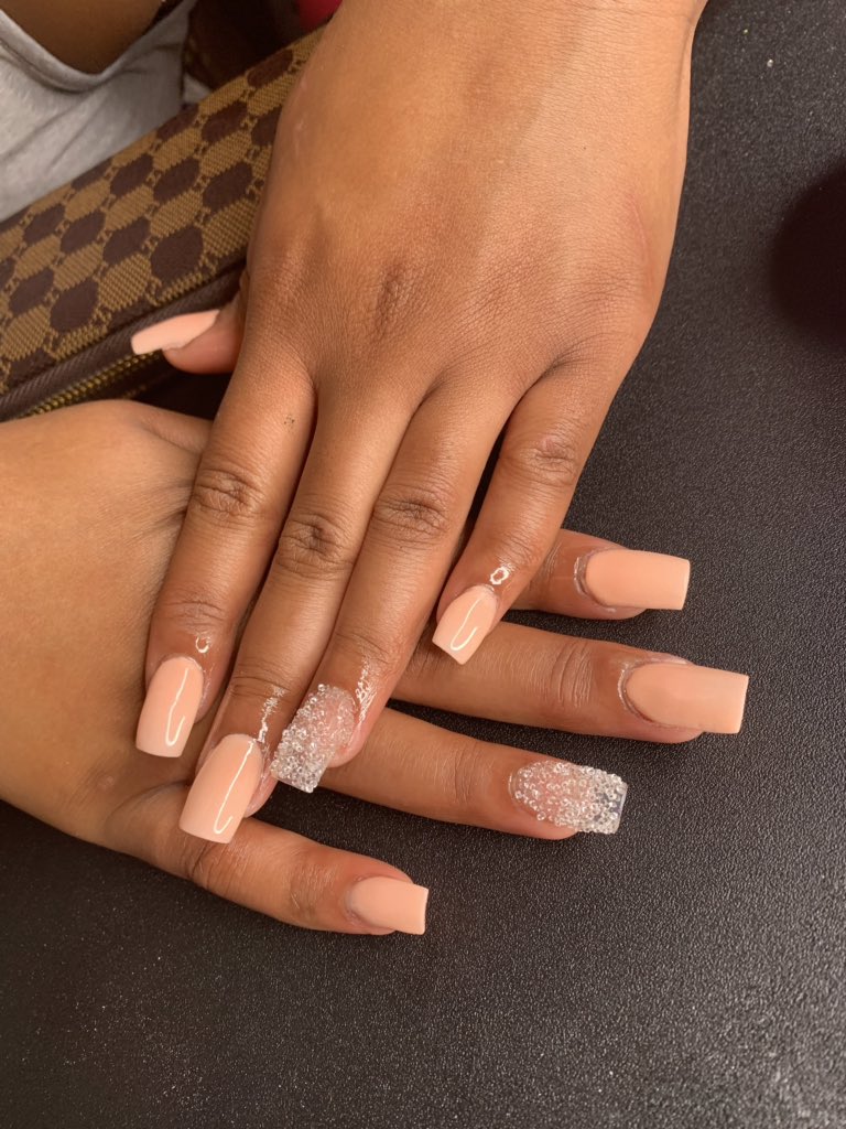 callme_BELOVED's tweet photo. peach with diamonds dancing π #upcomingnailtech #blacknailtech #blacknails #selftaught #sealynails #katynails #brookshirenails #texasnails #localnails #acrylicpowder #affordablenails #instanails #explorepage #texasnails https://t.co/5mmRSJAg4C
