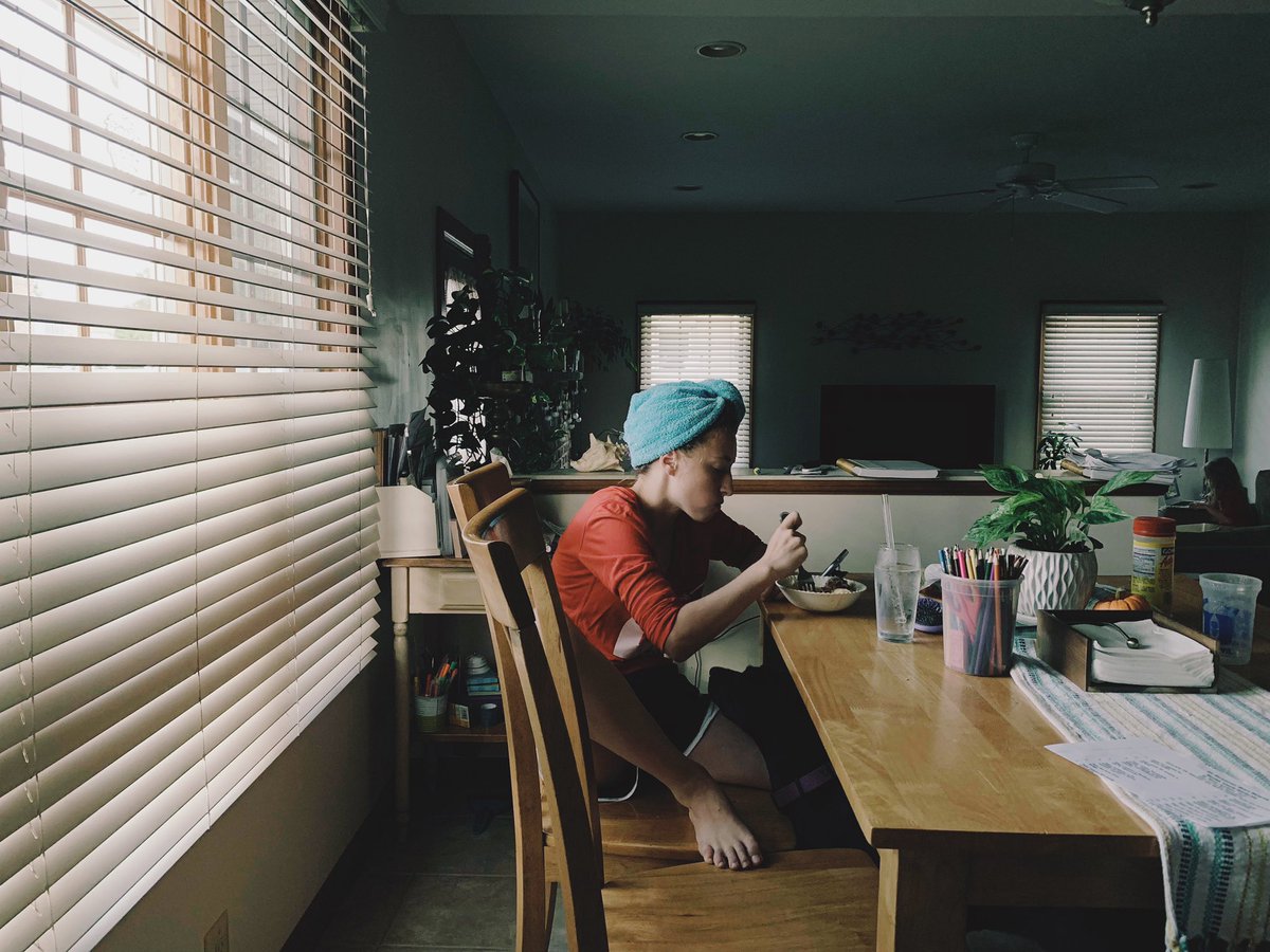 snapgraz's tweet image. We had a long day of sports: soccer, field hockey, flag football.  Meatballs and pasta for dinner to wrap it all up. 🙌🏻
#photojournalism #vsco #documentaryphotography #lifewithkids #phillyphotographer