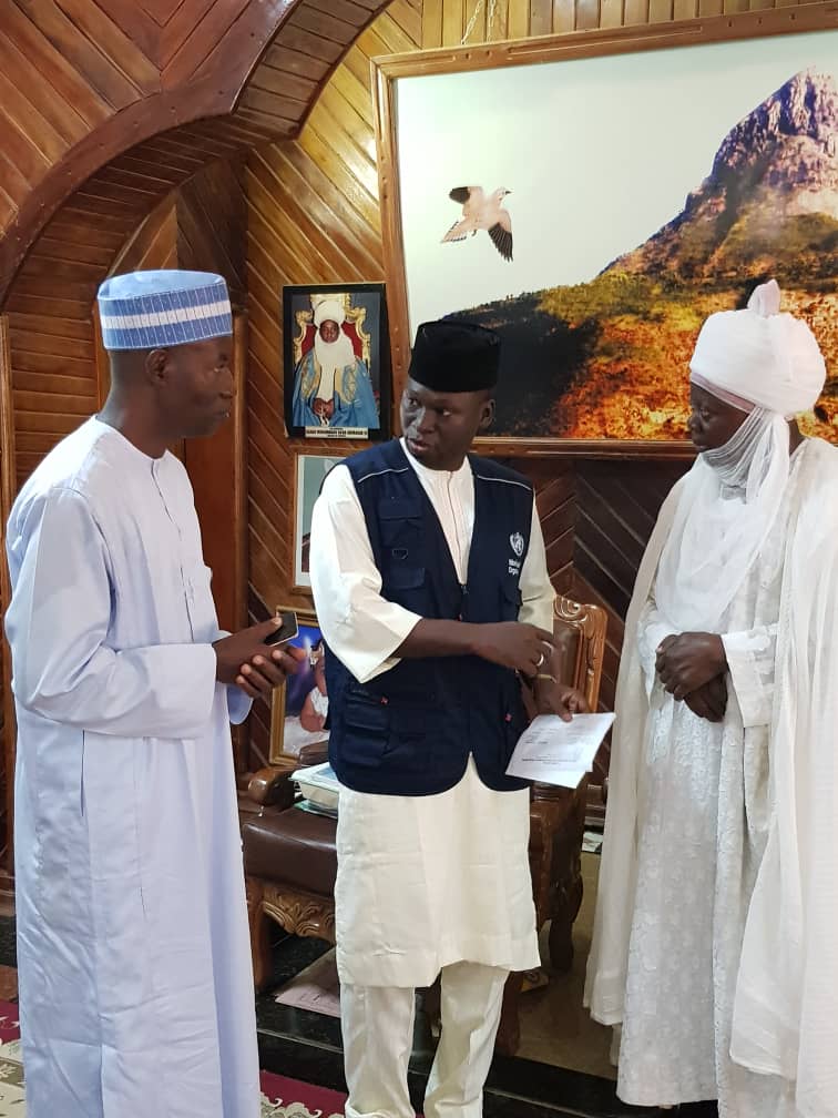 The_Jaeson's tweet photo. This week Gombe🇳🇬 #SERICC, @NphcdaNG & @WHONigeria teamed up with other partners to strengthen Community Engagement for PHC services. Advocacy visit on #VaccinesSaveLives to:
1. Yerima of Gombe
2. Mai Tangle
3. Mai Kaltungo
4. Emir of Deba
5. Emir of Pindiga
#VaccinesWork https://t.co/Aitl8coG0S