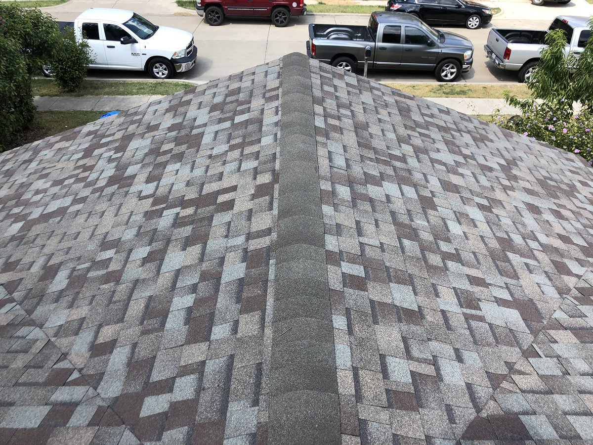 BRRoofSolutions's tweet photo. 😍😍😍 The Final Product! Color Driftwood Owens Corning TruDefinition Duration shingle with SureNail Technology! S/O to our Project Manager @Duque_Dukke29 and crew @TheRomoTweets 💪🏼💪🏼💪🏼 #OCRoof #Duration #TrustUsWereRoofers 🔥🔥🔥 https://t.co/TeIPMPxtdY