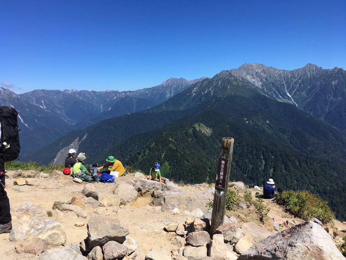 甲 昨日 9 14 土 日帰り 焼岳 登山 中の湯旅館 駐車場 登山口 山頂 焼岳小屋 上高地帝国ホテル 中の湯旅館 日帰り温泉 気温 天気は最高の登山日和 焼岳山頂の噴出される蒸気 匂い 石 山頂の目の前に広がる北アルプスの山々はいつまでも見られる絶景