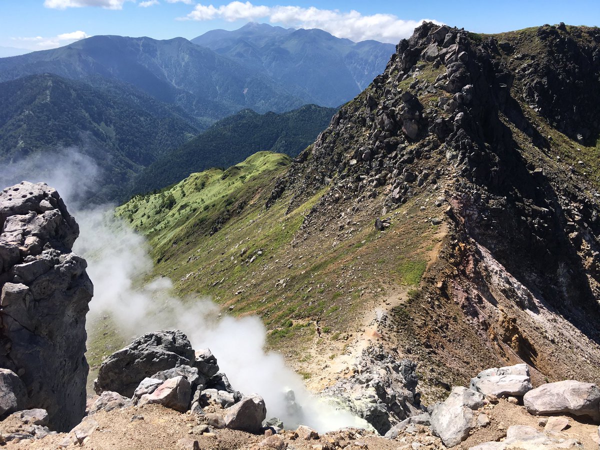 甲 昨日 9 14 土 日帰り 焼岳 登山 中の湯旅館 駐車場 登山口 山頂 焼岳小屋 上高地帝国ホテル 中の湯旅館 日帰り温泉 気温 天気は最高の登山日和 焼岳山頂の噴出される蒸気 匂い 石 山頂の目の前に広がる北アルプスの山々はいつまでも見られる絶景