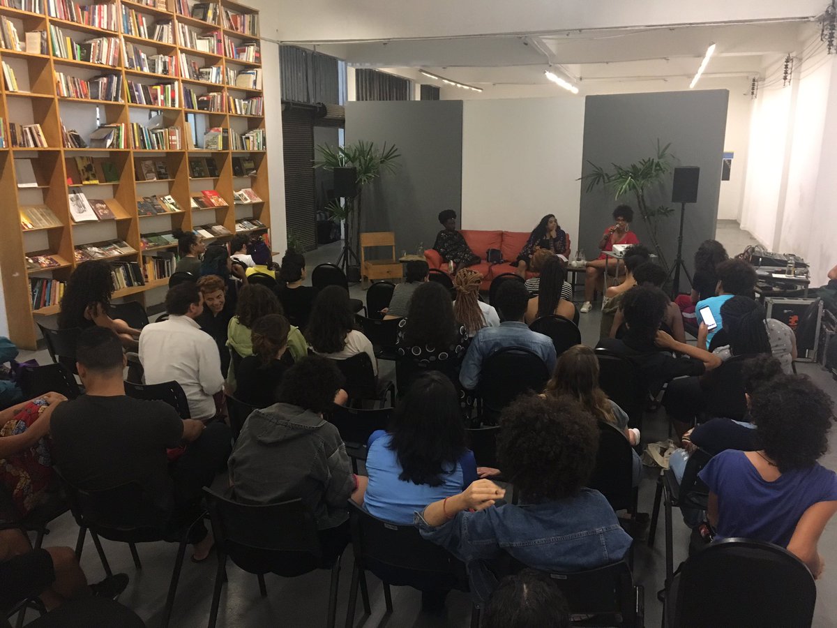 criptofunk's tweet photo. SUPER MESA c/ Andreza Jorge, Taíssa Machado e Maria Chantal falando sobre mulheres e tecnologias do corpo 👩🏽‍💻👩🏾‍💻👩🏿‍💻👩🏼‍💻👩🏻‍💻

Já já tem baile com Iasmin Turbininha, Gabi Lino, Renan Valle e Volooptaz 😬 #CriptoFunk2019 https://t.co/iMiTXpJZO2