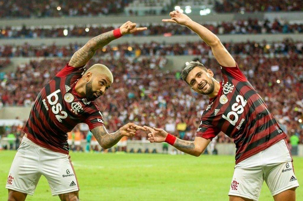 FUUUUUUUUUUUUUUUUUUUUUUUUUUUUUUSÃO! 

Goten e Trunks que nada, aqui quem manda a Dança Metamoru é Gabigol e Arraxxxxca! 

📸 Joao Carlos Gomes/MyPhoto Press/Gazeta Pre