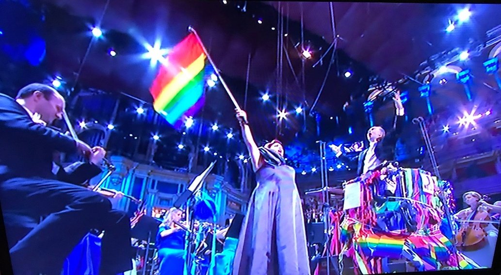 EU flags and Jamie Barton waving a Pride flag singing Rule Britannia. 
And gammons are losing it.
Just magnificent.
🇪🇺🇬🇧🏳️‍🌈
#LastNightOfTheProms
#ThankEUForTheMusic