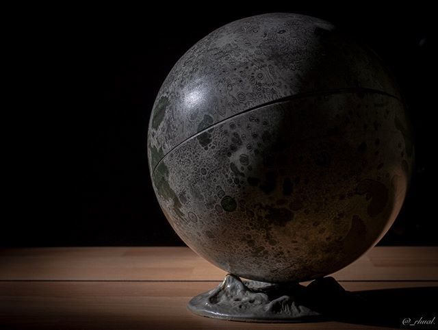 _rhual's tweet photo. the moon replogle globes
#moon #replogle #photo #pic #picture #photographer #pictures #art #picoftheday #color #photoshoot #photodaily #rhualphoto https://t.co/tUQQnq4MsA