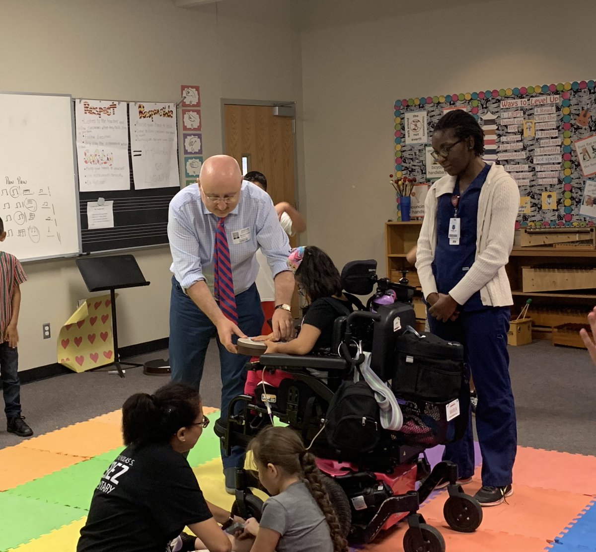 Dr. Houlahan makes sure all students participate in music class! #AISDGameChangers <a href="/KodalyToday/">Kodály Today</a> <a href="/AISDSupt/">Jacqueline McMahon</a> <a href="/elisajoan/">lisa goodnow</a> #Inclusion <a href="/Perez_Elem/">Perez Elementary</a> <a href="/kodalyedu_tx/">Kodály Educators of TX</a>
