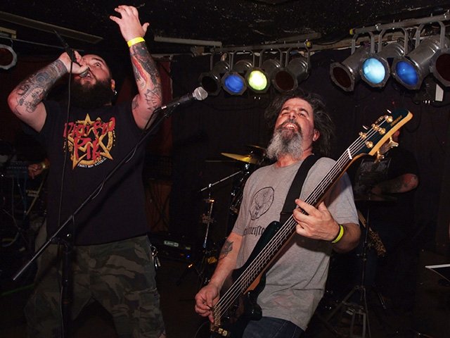 EricYelowitz's tweet image. More sick ass shots from our show with @Swashbuckleband!
This is the @orderbrutality!
Photo cred Adam Leota
#OrderOfBrutality #StayBrutal #LocalPANJMusic #madvikingbeardco #likeagoddamedviking #JoinTheHorde #FRMPod #DroppedPie 
@FRMpod