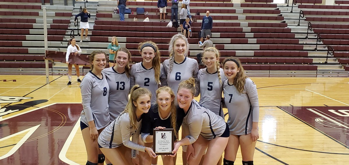 THSVolleyB's tweet photo. 5 wins today = 5th straight St. Charles Tournament title. Played some great volleyball today and beat some good teams. #bigblue #keepusrollin #hardwarecominghome https://t.co/vWT474aWk8
