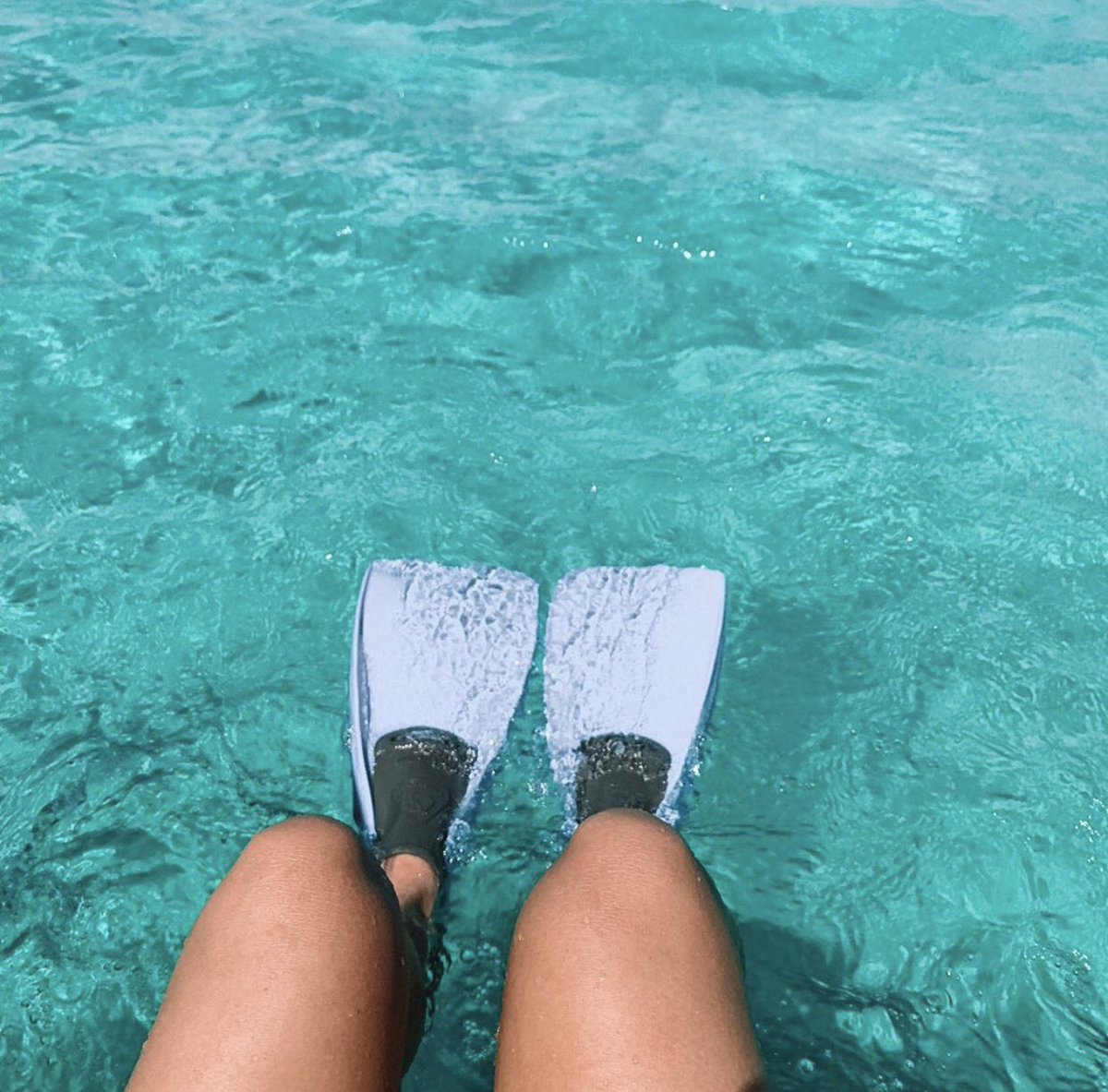 ROEmingBelize's tweet photo. My shoes for today! #wheninbelize be sure to snorkel the #belizebarrierreef . Tag who youβd snorkel with https://t.co/e3rdUooKRL