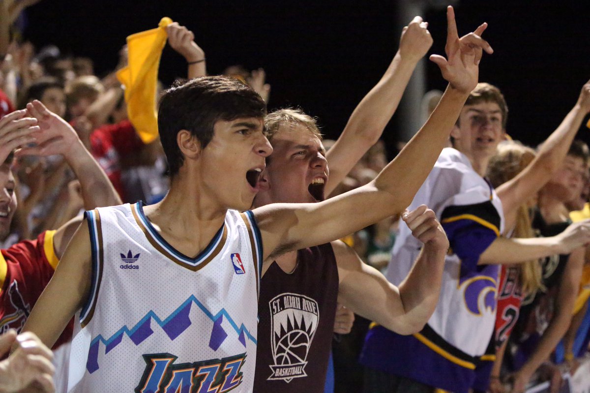 laschoberehs's tweet photo. Some Catpound pics from last nights game!! #EHShub @EHSCatPound https://t.co/PMQoVB4Vm9