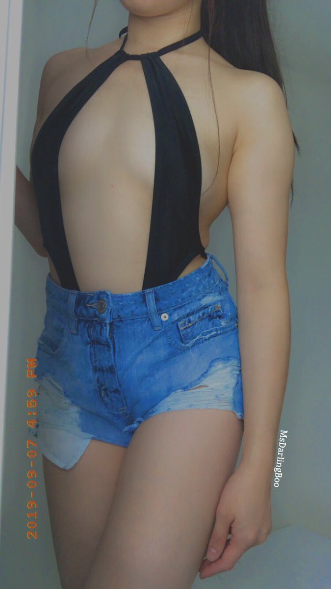 MsDarlingBoo's tweet photo. If this outfit wasn’t at such high risk for a wardrobe malfunction, I’d wear it out 😝 https://t.co/Odo0vwCHtd