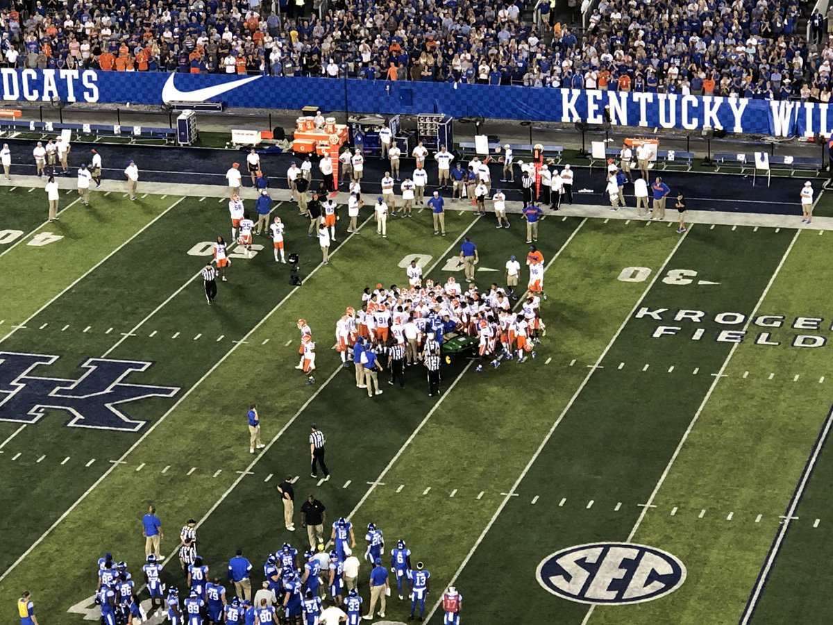 delatorre's tweet photo. The entire team goes out to Feleipe Franks before he’s carter off the field. https://t.co/xYQIvHj1TF