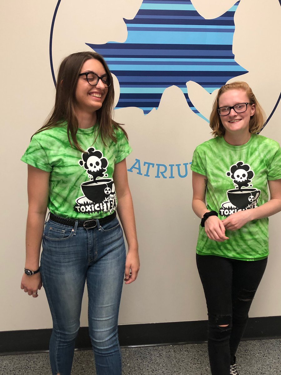 _juliaeroberts's tweet photo. If you don’t take pictures when you match with your best friend (on purpose), did it even happen?
#smoshsummergames #teamtoxicitea🦠☕️ https://t.co/bTJ2Ug7AWs