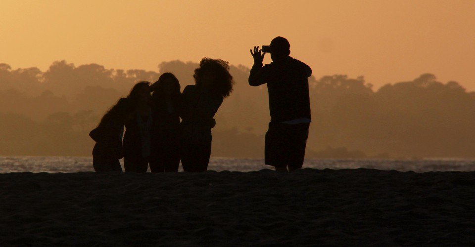 "Don't post that online!" the 6-year-old said as his dad whipped out his phone. I've had that feeling myself, like: "Why is someone taking photos during this yoga class? Nobody asked me."
theatlantic.com/family/archive…