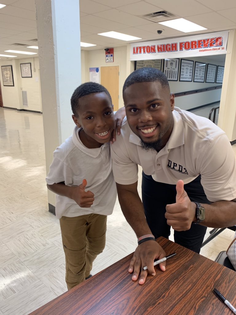Dynamic_DPD's tweet photo. Thank you to Back field In Motion (@BIMNash ) for purchasing “So Now What “ for the members of your organization , while also allowing me to share insights and words of wisdom with the upcoming generation. Start exactly where you are and inspire someone else.#IMPACToverinfluence https://t.co/jcBPRbetd8