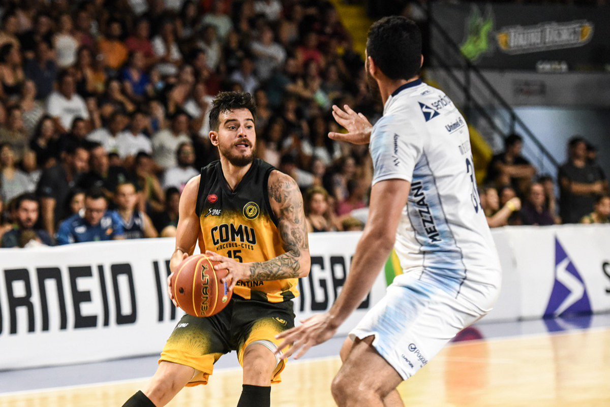 simplebasquet's tweet photo. #Interligas FINAL @BauruBasket 82 @basquetcomu1 63 = #Wiggins 22 pts y 10 reb - #Gadson 18 // Bauru Campeón del torneo de pretemporada edición 2019
📸 NBB https://t.co/dTuCmEoa01