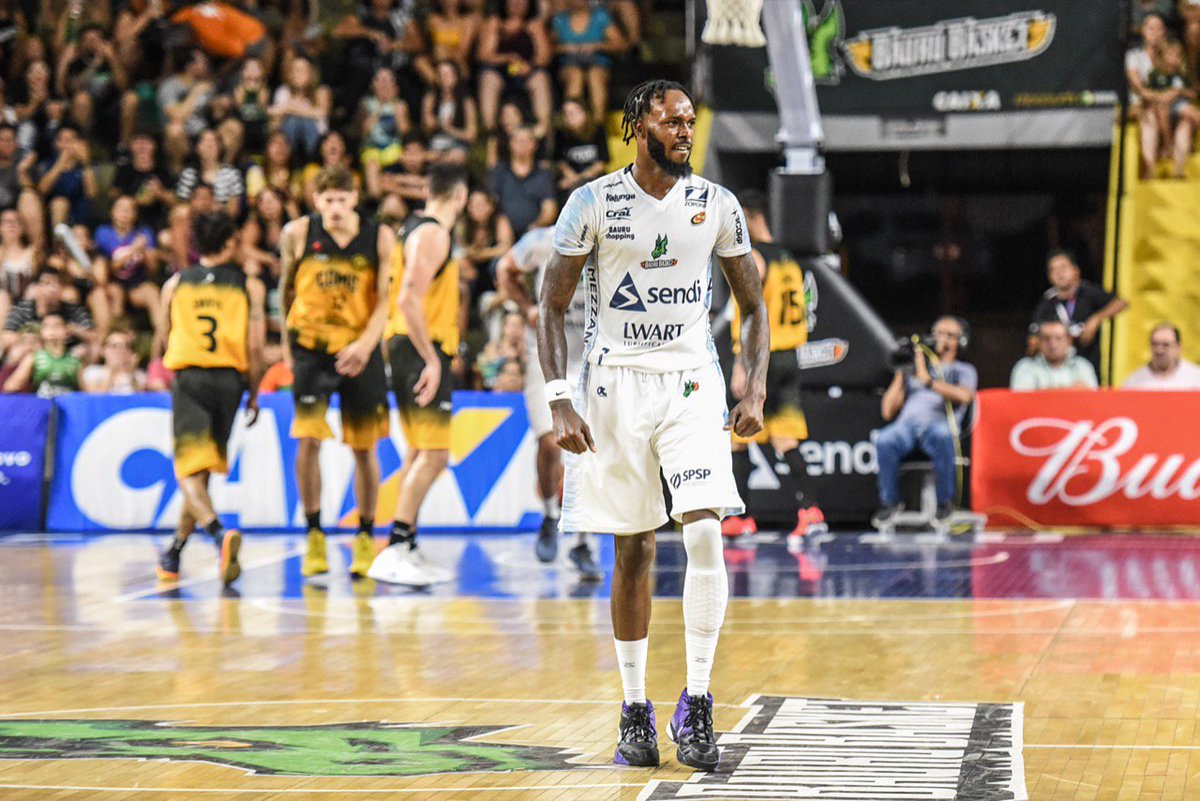 simplebasquet's tweet photo. #Interligas FINAL @BauruBasket 82 @basquetcomu1 63 = #Wiggins 22 pts y 10 reb - #Gadson 18 // Bauru Campeón del torneo de pretemporada edición 2019
📸 NBB https://t.co/dTuCmEoa01