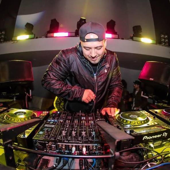 TheRitzSJ's tweet photo. πΈ STORM AREA 51 PARTY πΈ
Feat. RON REESER!
.
Friday // 09.20.19 // 8PM // 21+
π« https://t.co/477j9lSiOR π«
.
#stormarea51 #area51 #ronreeser @ronreeser #aliens #intergalatic #edm #danceparty #themedparty #hellomein #theritz #theritzsj #sanjose #dtsj #sofadistrict https://t.co/TOExDt5Zay