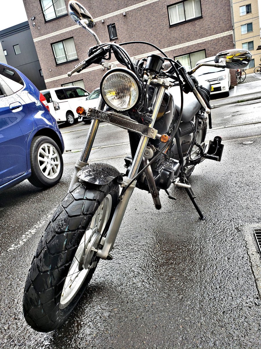 gane_xjr1200's tweet photo. 雨降りやーーー乗れへん!
こんな感じでハンドル変えたよ(笑)
前から見たらなんのバイクかわからん(笑)
#tw200 #tw200custom https://t.co/orp9oBEnxB