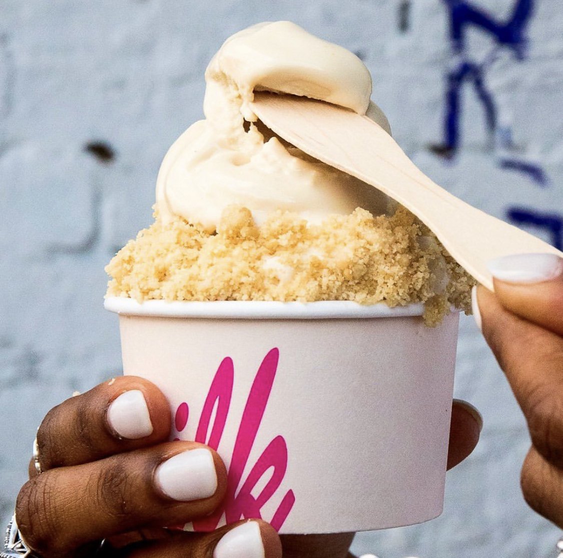 CityCenterDC's tweet photo. Ending the day with a Milk Bar Pie Soft Serve! It's a buttery, salty-sweet homage to @milkbarstoreβs signature ooey, gooey pie. Top this creamy number with pie dough crumble. π¨ #MilkBarStore #CityCenterDC #MilkBarStore #DCSweets https://t.co/a3rtR2roZc