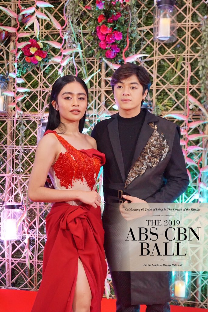 haclaaaaa's tweet photo. Payat ka na nyan? @hashtag_CK 😊 di mka get over sa looks niyong dalawa😍

@vivoree
@mor1019 #DyisIsItManila May Tama Ka by CK and Vivoree https://t.co/MDQAUhr2mM