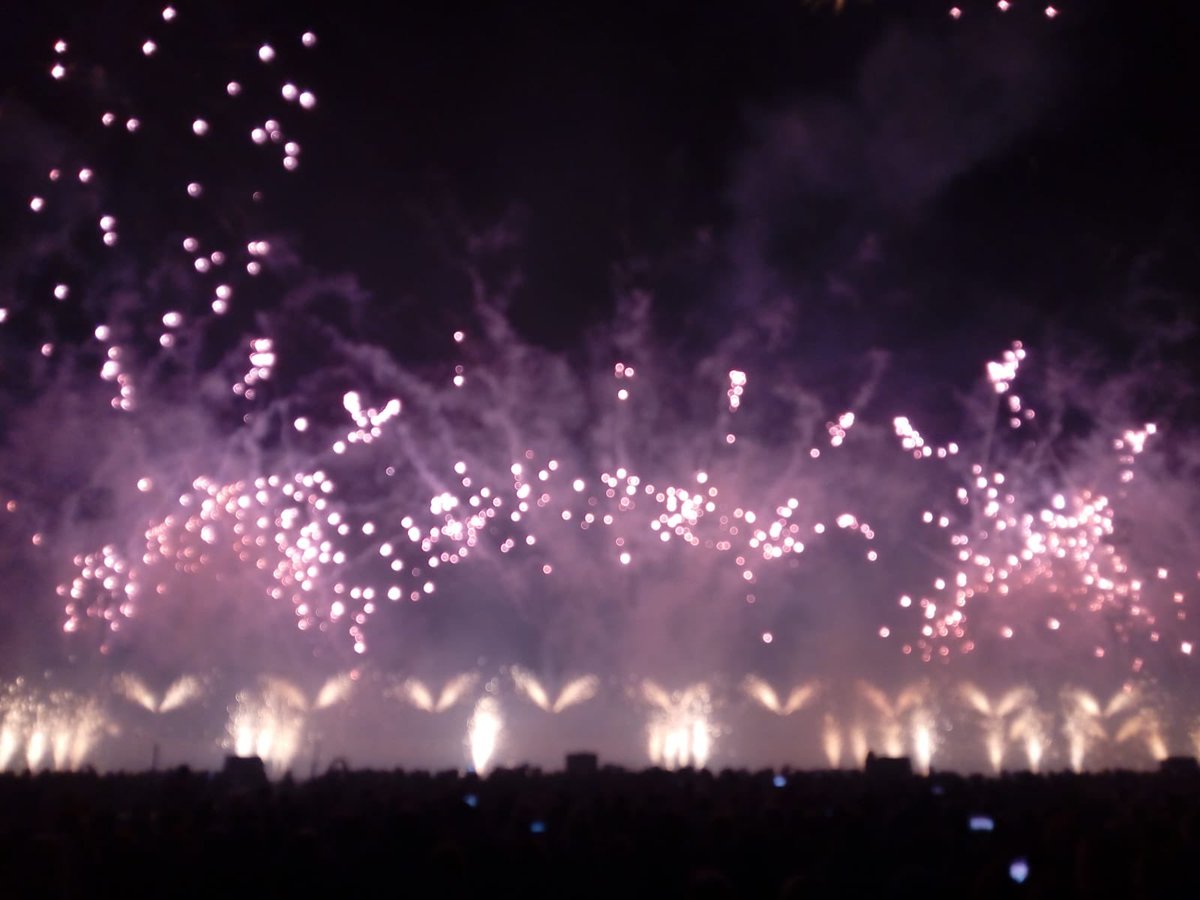 BalaguerMentxu's tweet photo. 🎆Sorprenent espectacle nocturn ple d’encís, ritme i color la #XIXPiroMusical a #Sueca amb #Caballer🎇 Nit màgica que arrodoneix un dia complet després del concert de #DaniMiquel👬🎶 i les degustacions a #FiraArròs🥘🌾al parc de l’estació. Gràcies colla de @CompromisSueca😘 https://t.co/IGgCgwVFye