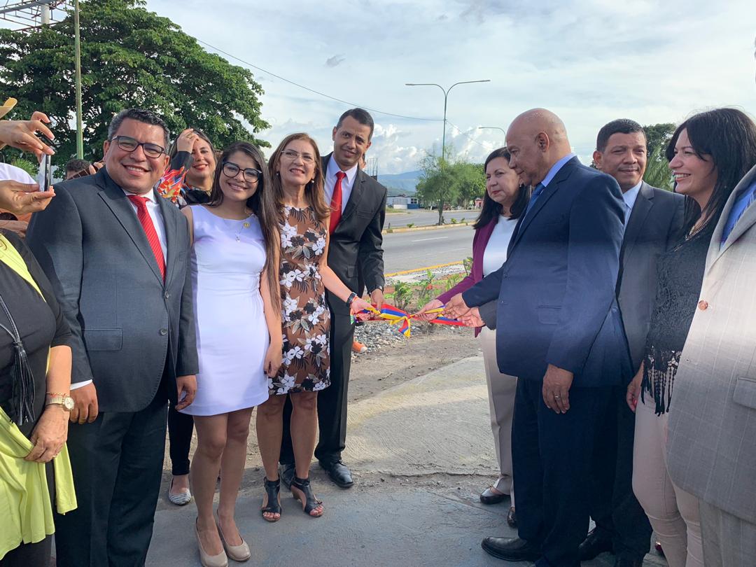 MVzlaBella's tweet photo. .@JacquelinePSUV también inauguró este sábado la Plaza El #Garabatal, en #Barquisimeto, edo. Lara, espacio rehabilitado y embellecido por esta misión articuladora que une esfuerzos de un solo Gobierno para el trabajo colectivo ¡Feliz 467 años a la ciudad crepuscular venezolana! https://t.co/k5nWkiIqio
