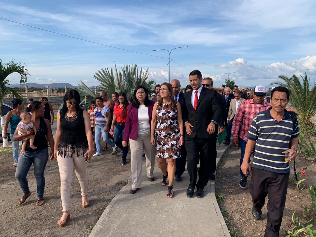 MVzlaBella's tweet photo. .@JacquelinePSUV también inauguró este sábado la Plaza El #Garabatal, en #Barquisimeto, edo. Lara, espacio rehabilitado y embellecido por esta misión articuladora que une esfuerzos de un solo Gobierno para el trabajo colectivo ¡Feliz 467 años a la ciudad crepuscular venezolana! https://t.co/k5nWkiIqio