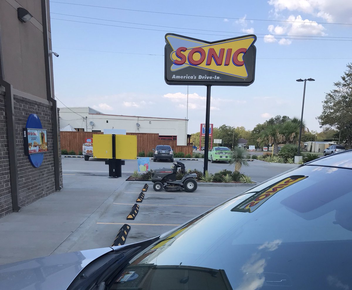 brandonwely's tweet photo. At least he didn’t double-park. #smalltownfun https://t.co/kFRb5D2f48