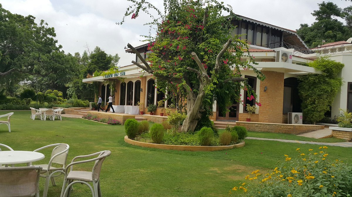 RodriguesMenin's tweet photo. #KarachiGolfClub (1888). Now a beautiful green spread,  was a forlorn place in the mid 1980s. Played a small role in reviving golf here! https://t.co/8RXpdLuRRk