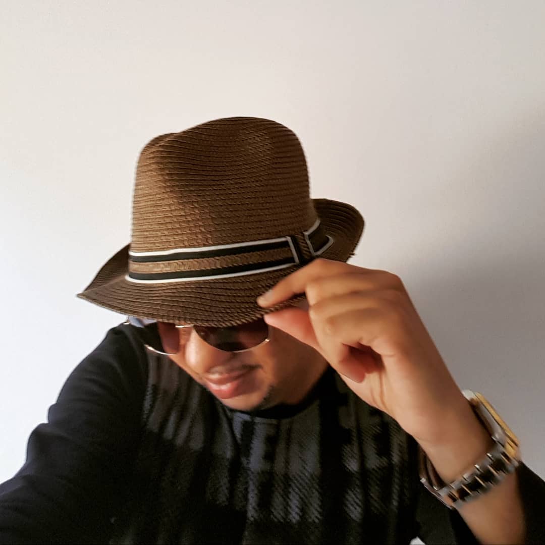 FlexTleVrai's tweet image. Bon WE mes followers flexteuses et flexters new Selfie new chapeau oklm #FlexT #Rapstar