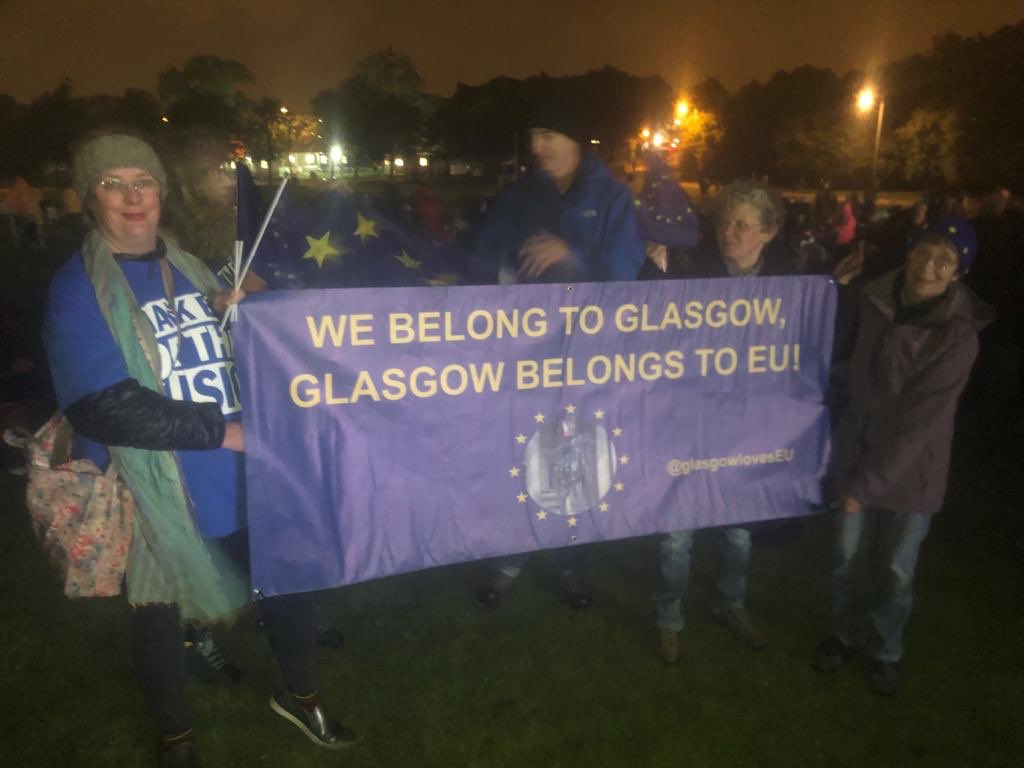 GlasgowEurope's tweet photo. Team @GlasgowlovesEu braved all weathers to distribute 1,000 #EUflags at #PromsInThePark tonight #Glasgow
#GlasgowbelongstoEU
#ThankEUForTheMusic #PromsEUFlags @EUFlagsTeam
#StopBrexit @EUflagmafia https://t.co/FdCIVhWuUs