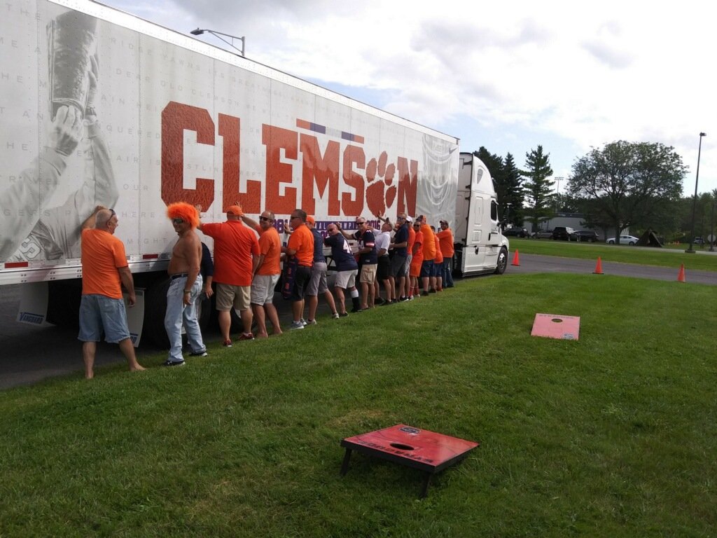 bigbillsyr's tweet photo. Do you dare to post real SU Fans. #su #Syracusefootball #Syracuse https://t.co/dFlSjruulm