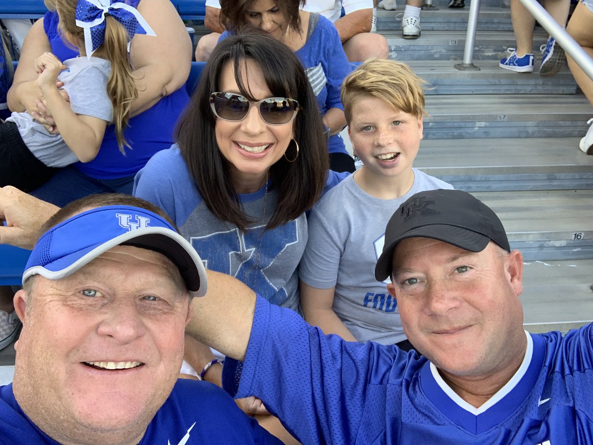 ukcatsftb's tweet photo. Go Cats beat the Gators #2inrow #Caturday https://t.co/YEZLImHmEw