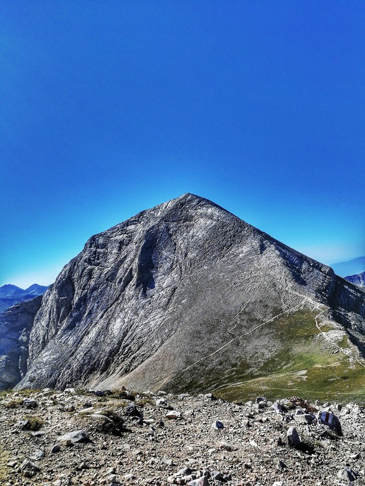 IvanGaidarov's tweet photo. Mount #Vihren 🏔The highest summit of #Pirin #Mountains. Reaching 2,914 metres (9,560 ft), it is #Bulgaria's second and the #Balkans' third highest, after #Musala and Mount #Olympus.
📷 Yordan Ganev-Ganata https://t.co/1c7vkTiD2u