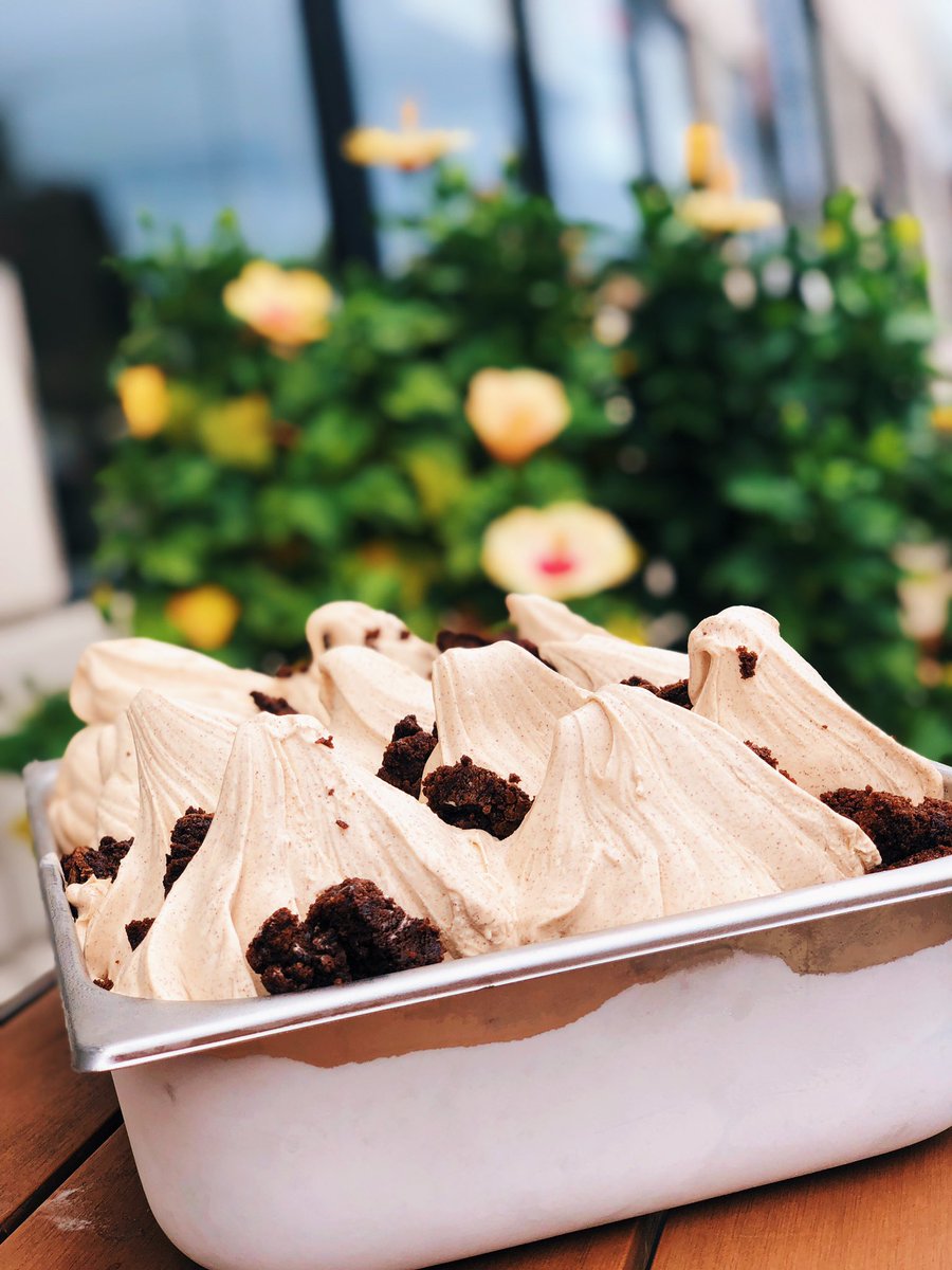 deicoltelli's tweet photo. Getting into the Fall spirit with our cinnamon brownie special!! 🍨🍁✨ https://t.co/kCUO2ezFVI
