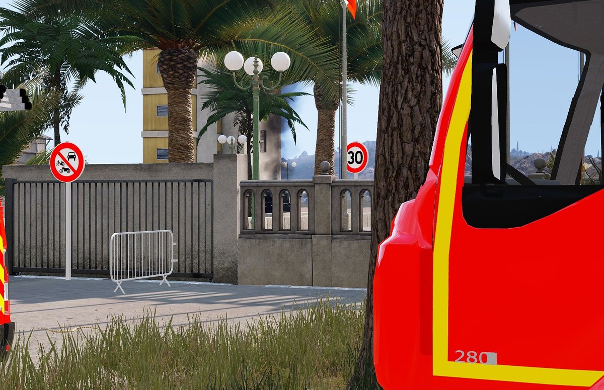 BSPM_ARPF's tweet photo. 🚒🚨 Eagle Chemicals sous tension cette après-midi !

Véhicule suspect est constatée présent dans l'enceinte de l'établissement. Le PDG demande la présence de l'armée et des sapeurs-pompiers.

Explosion et dégagement toxique constatée, le véhicule sera immergée par sécurité. https://t.co/v9itdlSU4z