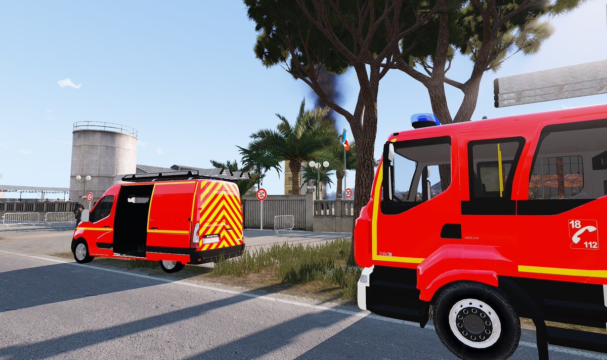 BSPM_ARPF's tweet photo. 🚒🚨 Eagle Chemicals sous tension cette après-midi !

Véhicule suspect est constatée présent dans l'enceinte de l'établissement. Le PDG demande la présence de l'armée et des sapeurs-pompiers.

Explosion et dégagement toxique constatée, le véhicule sera immergée par sécurité. https://t.co/v9itdlSU4z