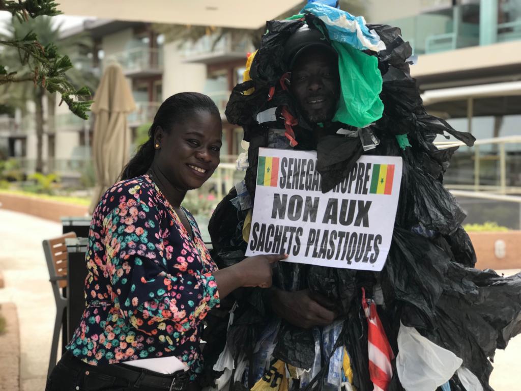endaenergylinks's tweet photo. #ALORSONDITQUOI #CombattreLePlastique
@aissatou_diouf , notre Responsable Plaidoyer climat et énergie, a participé à l'émission spéciale @AlorsOnDitQuoi de @RFI consacrée à la gestion des déchets plastiques au Sénégal.
Vous pouvez réécouter l'émission  https://t.co/NfyJqd70gS https://t.co/7aFR8BvyO7