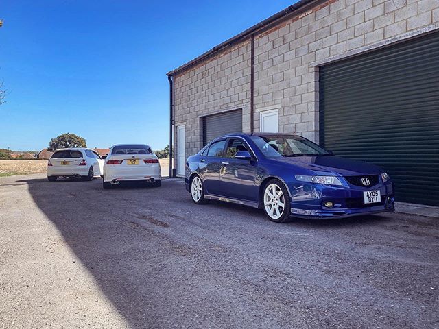 Said goodbye to the FD2 wheels today. Approve of the new home though 😆 Couple of war wounds from Snetterton sorted and she’s back to the daily duties. Cheers @jbrom_ep3 🚙 @kelly_itr #honda #hondaaccord #accord #accordeuror #euror #hondakarma #cl7 #fd… ift.tt/2I4tv0j