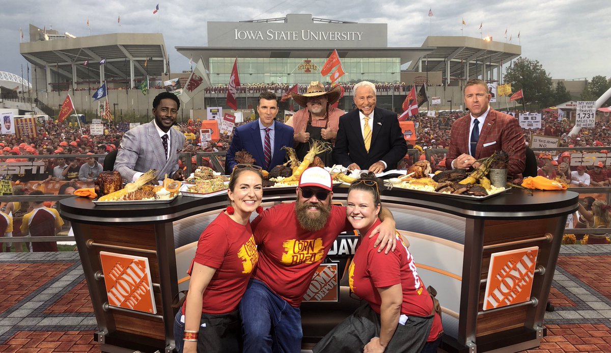 cornbredbbq's tweet photo. We were honored and humbled to represent #Ames on @CollegeGameDay today! Serving @KirkHerbstreit @DesmondHoward @ESPN_ReceDavis @davidpollack47 and Lee Corso on stage was incredible! #CollegeAmesDay #cornbredrocs #starstruck https://t.co/T0XlRy2sf7