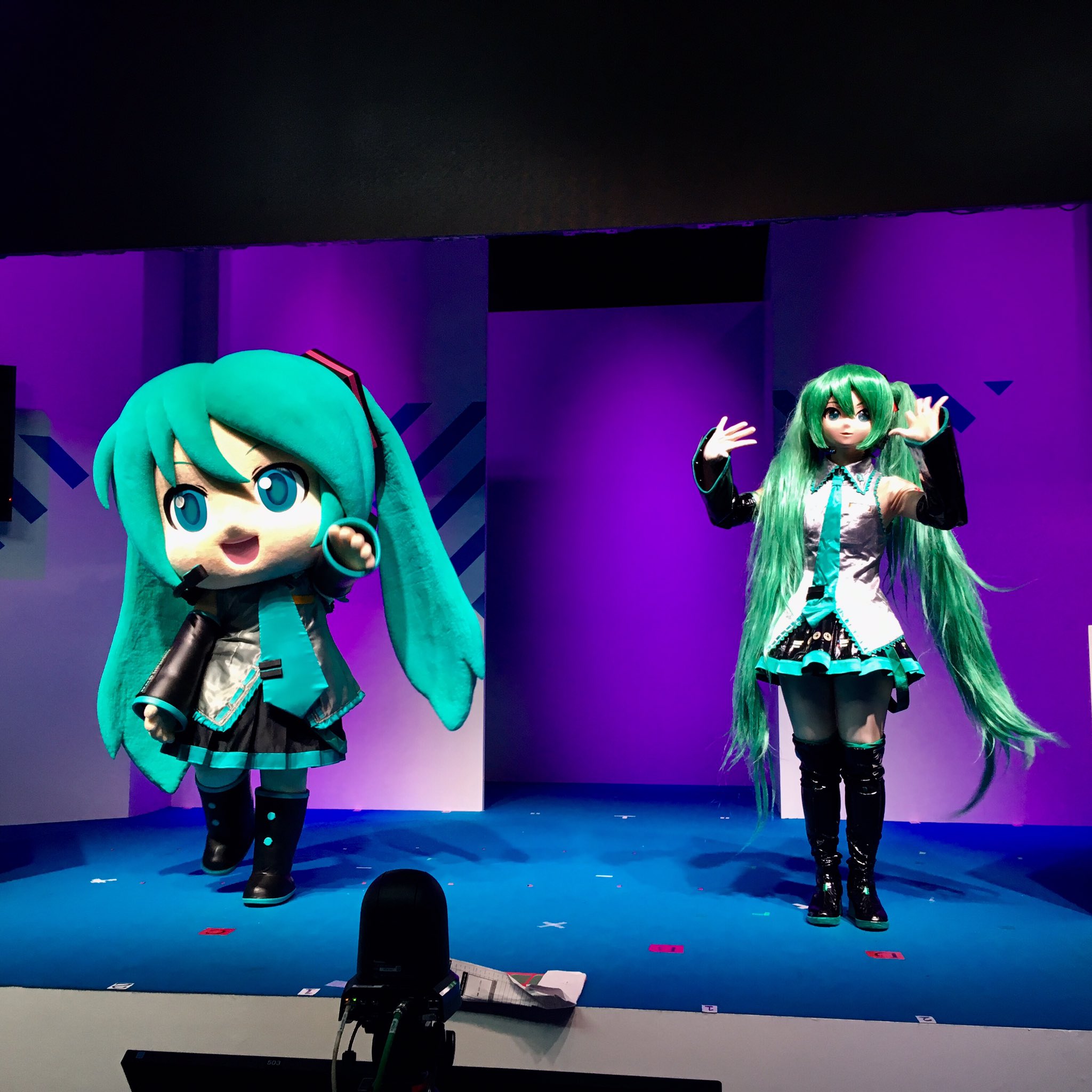 ミクナノー ステージのリハーサルをがんばるミクダヨーさんとミクナノーさんです💕 会場にご来場いただけない方は、配信でご覧くださいね🎥本日9/15(日) 10:20からです!(舞たろ) https://t.co/SjmotQV4oE #pjd_sega #mega39s #セガTGS2019 ...