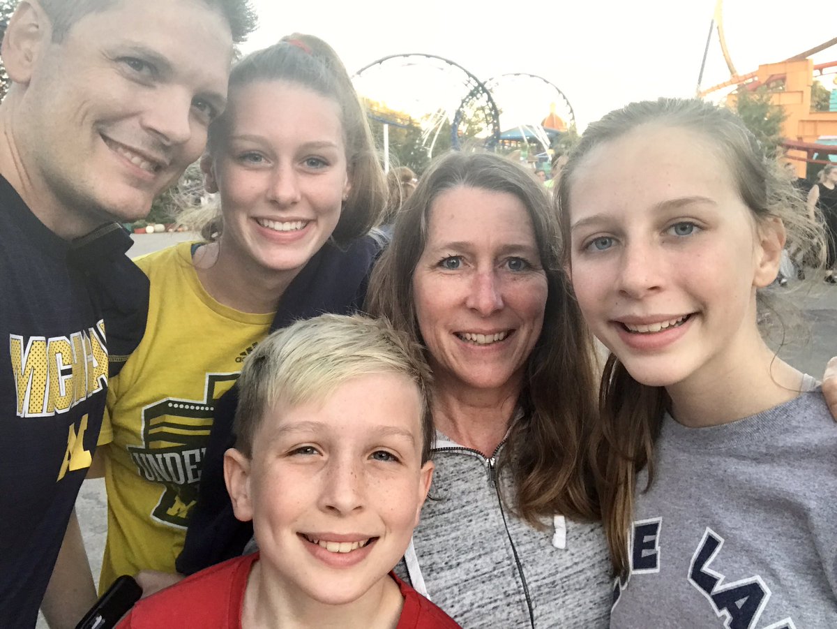 TressieLDavis's tweet photo. Family fun at #CedarPoint #Halloweekends #bloggycon #bloggycon19 https://t.co/ht7l63Lkcu