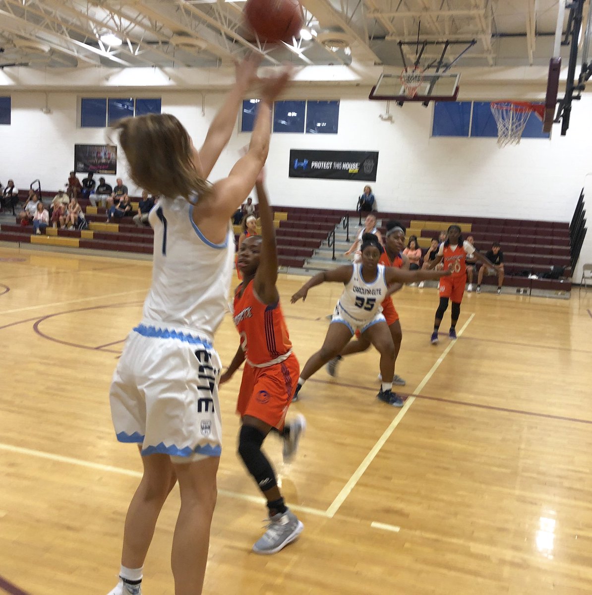 EliteHoopsNC's tweet photo. Carolina Elite 🏀 JV is leading at half va Lady Phoenix 26-18.  If they close it out, they will be tied for first place in HS division!  #carolinaelitebasketball #elitefallkickoff https://t.co/4Eg638zOeR