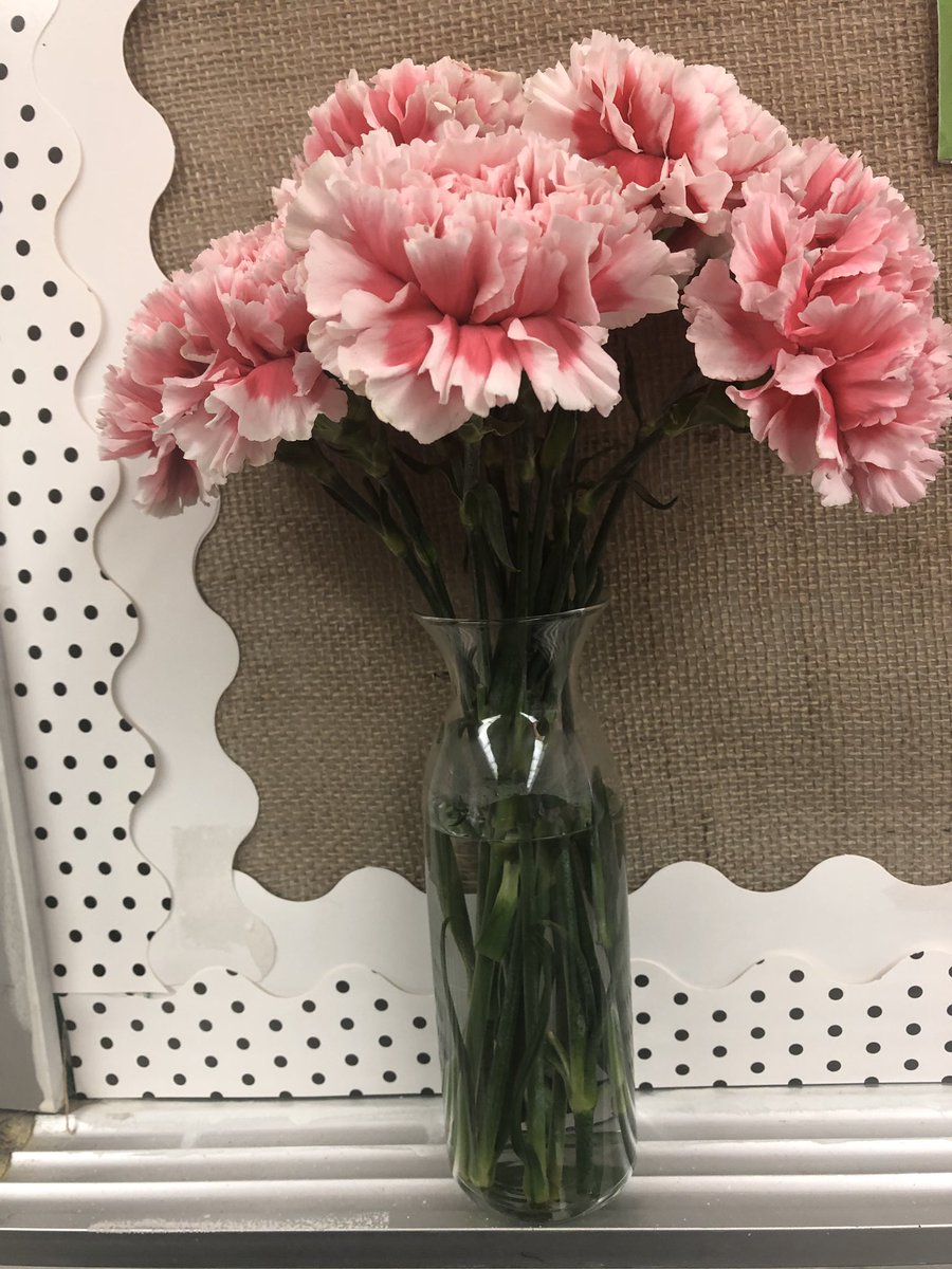 I’m grateful to work with so many kind friends. <a href="/Ms_Selleck/">Vicki Selleck</a> brought me flowers this week just to brighten my day! #happyatBSI #bsieaglepride